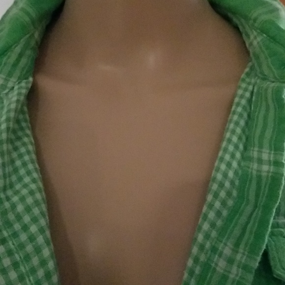 So plaid button up. Size L - Picture 3 of 6